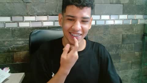 Snapshot of santiago_foxx chatting on 1, 11, 2025 santi online show from 1, 11, 2025