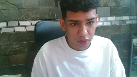 Snapshot of santiago_foxx chatting on 6, 11, 2025 santi online show from 6, 11, 2025