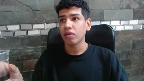 Snapshot of santiago_foxx chatting on 21, 11, 2025 santi online show from 21, 11, 2025