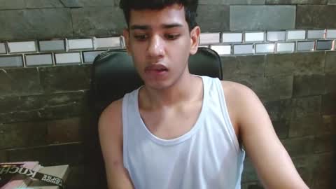 Snapshot of santiago_foxx chatting on 23, 11, 2025 santi online show from 23, 11, 2025