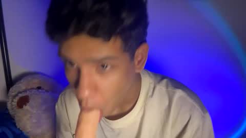 Snapshot of santiago_foxx chatting on 3, 12, 2025 santi online show from 3, 12, 2025