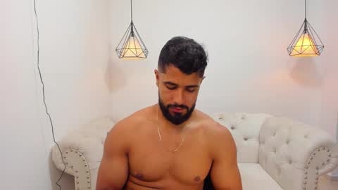 santiago_huntt online show from 5, 12, 2024