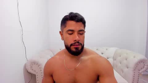 santiago_huntt online show from 12, 12, 2024