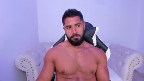 santiago_huntt online show from 25, 10, 2025