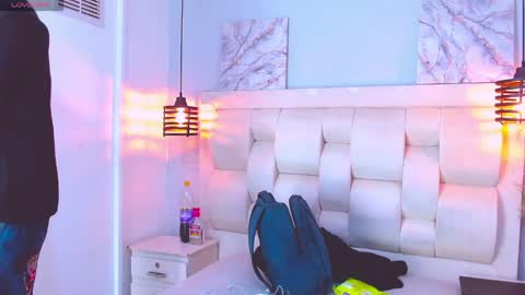 Santiiiiii  online show from 4, 4, 2026