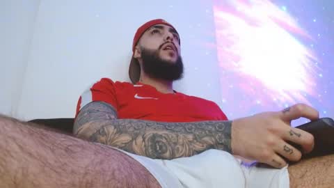 Santiago Hincapiie online show from 15, 4, 2026