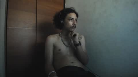Snapshot of santiagoxxxtreme_ chatting on 21, 12, 2024 Santiago online show from 21, 12, 2024