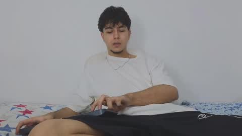 Snapshot of santybig18 chatting on 8, 3, 2025 santybig18 online show from 8, 3, 2025