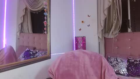 Saori Evans  online show from 5, 11, 2025