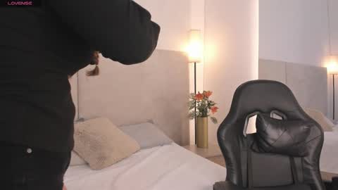 Saori  online show from 8, 11, 2025