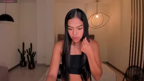 Snapshot of saphirajames chatting on 2, 7, 2026 Saphira James online show from 2, 7, 2026