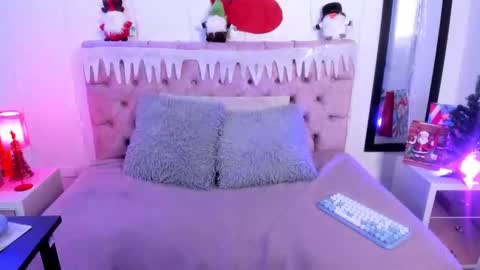 SARA ARIAS  online show from 11, 12, 2024