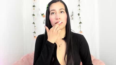 Snapshot of sara_kurt chatting on 2, 3, 2025 Sara online show from 2, 3, 2025