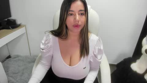 sarah  LIZCANO....... online show from 17, 2, 2025