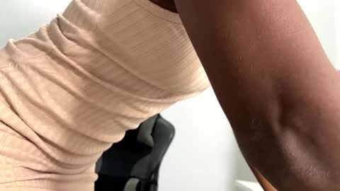 Snapshot of sara_muscle chatting on 18, 12, 2024 Sara online show from 18, 12, 2024