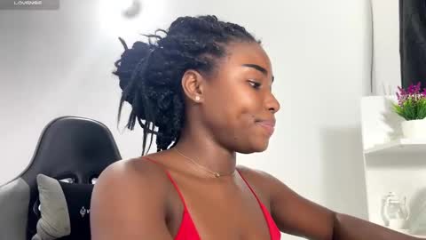 Snapshot of sara_muscle chatting on 8, 1, 2025 Sara online show from 8, 1, 2025