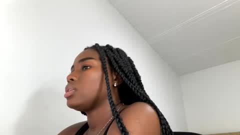 Snapshot of sara_muscle chatting on 25, 9, 2025 Sara online show from 25, 9, 2025