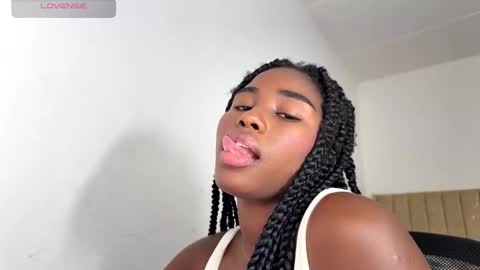 Snapshot of sara_muscle chatting on 2, 10, 2025 Sara online show from 2, 10, 2025