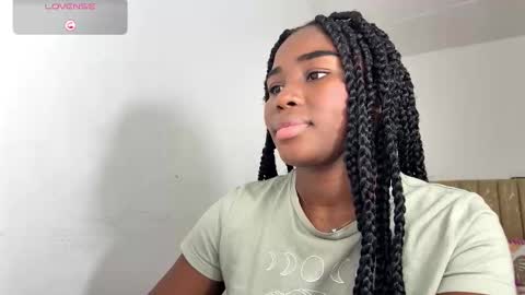 Snapshot of sara_muscle chatting on 5, 10, 2025 Sara online show from 5, 10, 2025