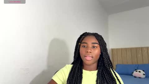 Snapshot of sara_muscle chatting on 17, 10, 2025 Sara online show from 17, 10, 2025