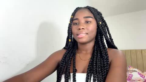 Snapshot of sara_muscle chatting on 10, 11, 2025 Sara online show from 10, 11, 2025