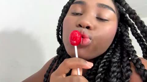 Snapshot of sara_muscle chatting on 18, 11, 2025 Sara online show from 18, 11, 2025