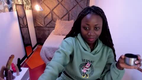 Snapshot of sara_naugty chatting on 5, 11, 2025 S A R A online show from 5, 11, 2025