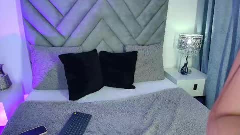 sara_owens7 online show from 24, 9, 2025