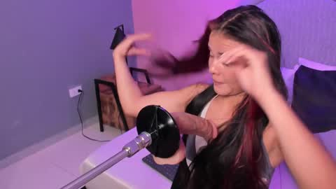 Snapshot of sara_rhoades_ chatting on 19, 5, 2026 Sara online show from 19, 5, 2026