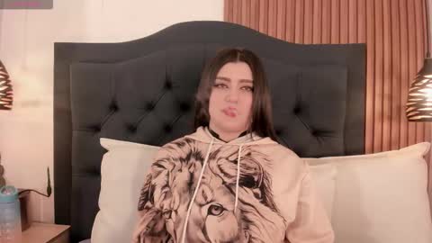 Snapshot of sara_stone17 chatting on 10, 11, 2025 - online show from 10, 11, 2025