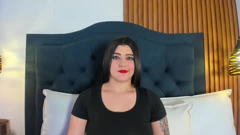 Snapshot of sara_stone17 chatting on 28, 11, 2025 - online show from 28, 11, 2025