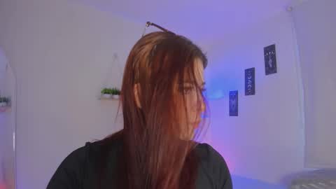 Snapshot of sara_sweett9 chatting on 28, 10, 2025 sara_sweett9 online show from 28, 10, 2025