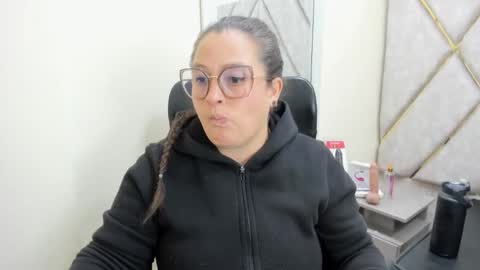 Snapshot of sara_thonson_ chatting on 10, 5, 2026 sara_thonson_ online show from 10, 5, 2026