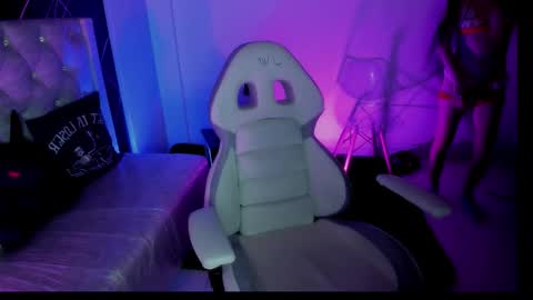 saraa_li online show from 23, 9, 2025