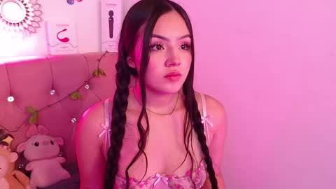Snapshot of saraa_swett chatting on 8, 10, 2025 online show from 8, 10, 2025
