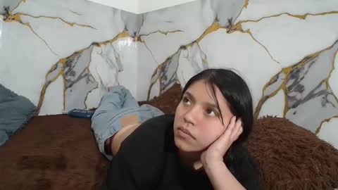 Snapshot of saraandthomas chatting on 13, 12, 2025 sara and thomas online show from 13, 12, 2025