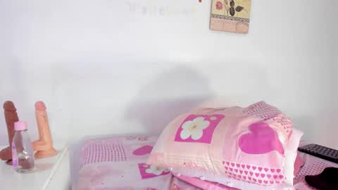 Snapshot of sarabi_ebony chatting on 8, 11, 2025 Ebony Pocahontas online show from 8, 11, 2025