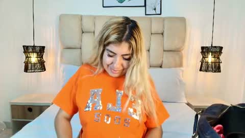 Snapshot of sarablonde_t chatting on 1, 7, 2026 sarablonde_t online show from 1, 7, 2026