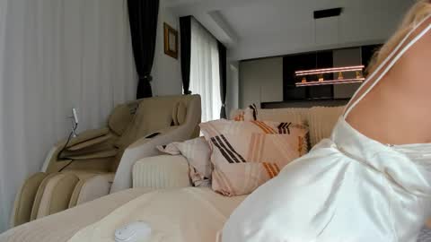 Snapshot of saradiamond01 chatting on 12, 10, 2025 saradiamond01 online show from 12, 10, 2025