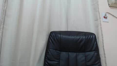 saradorj92 online show from 3, 11, 2025