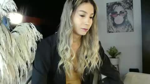 CALL ME LOVE SARITA online show from 30, 10, 2025