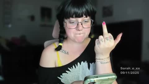 Snapshot of sarah_e_xx chatting on 12, 9, 2025 Sarah online show from 12, 9, 2025