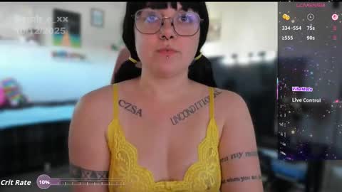 Snapshot of sarah_e_xx chatting on 12, 10, 2025 Sarah online show from 12, 10, 2025
