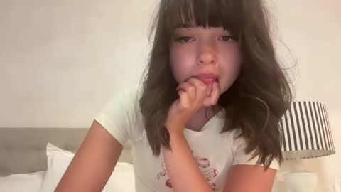 Snapshot of sarah_heart_aus chatting on 5, 1, 2025 Sarah Heart Aus online show from 5, 1, 2025