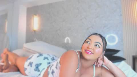 Snapshot of sarah_sanz chatting on 6, 10, 2025 sarah online show from 6, 10, 2025