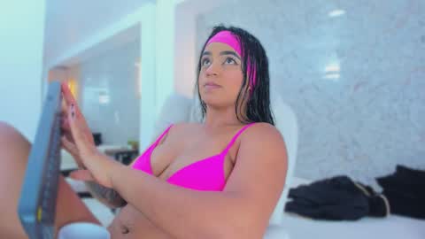 Snapshot of sarah_sanz chatting on 18, 10, 2025 sarah online show from 18, 10, 2025