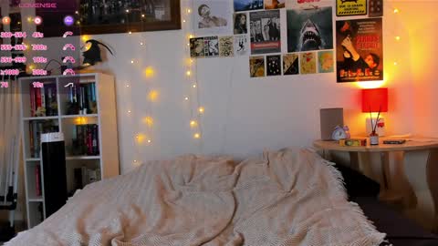 sarah welsh online show from 12, 12, 2024