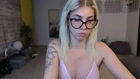 Snapshot of sarahcamsx chatting on 18, 6, 2026 sarahcamsx online show from 18, 6, 2026