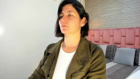 Snapshot of sarahdeyvis chatting on 4, 3, 2025 Sarah Deyvis online show from 4, 3, 2025