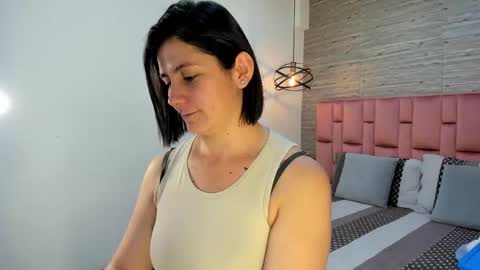 Snapshot of sarahdeyvis chatting on 5, 3, 2025 Sarah Deyvis online show from 5, 3, 2025